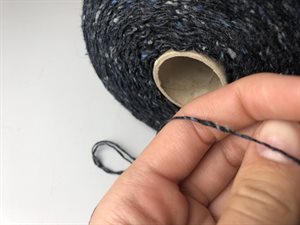 Tauro tweed - skøn uld/polyamid i mørk blå med nister, 100 gram
